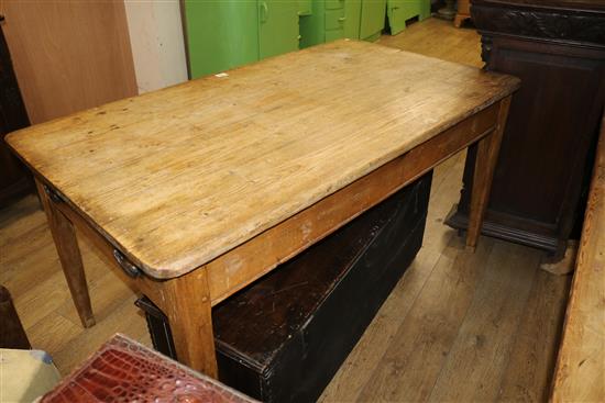 A 19th century pine farmhouse table W.152cm
